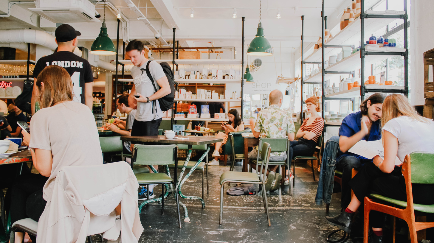 Chaises économiques pour cafés: meilleurs modèles et offres